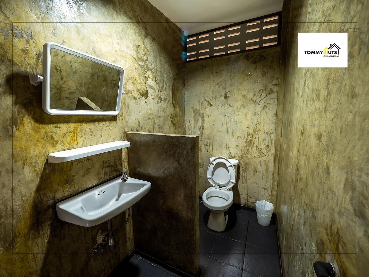 Hotel Tommy Huts Chiang Mai Esterno foto