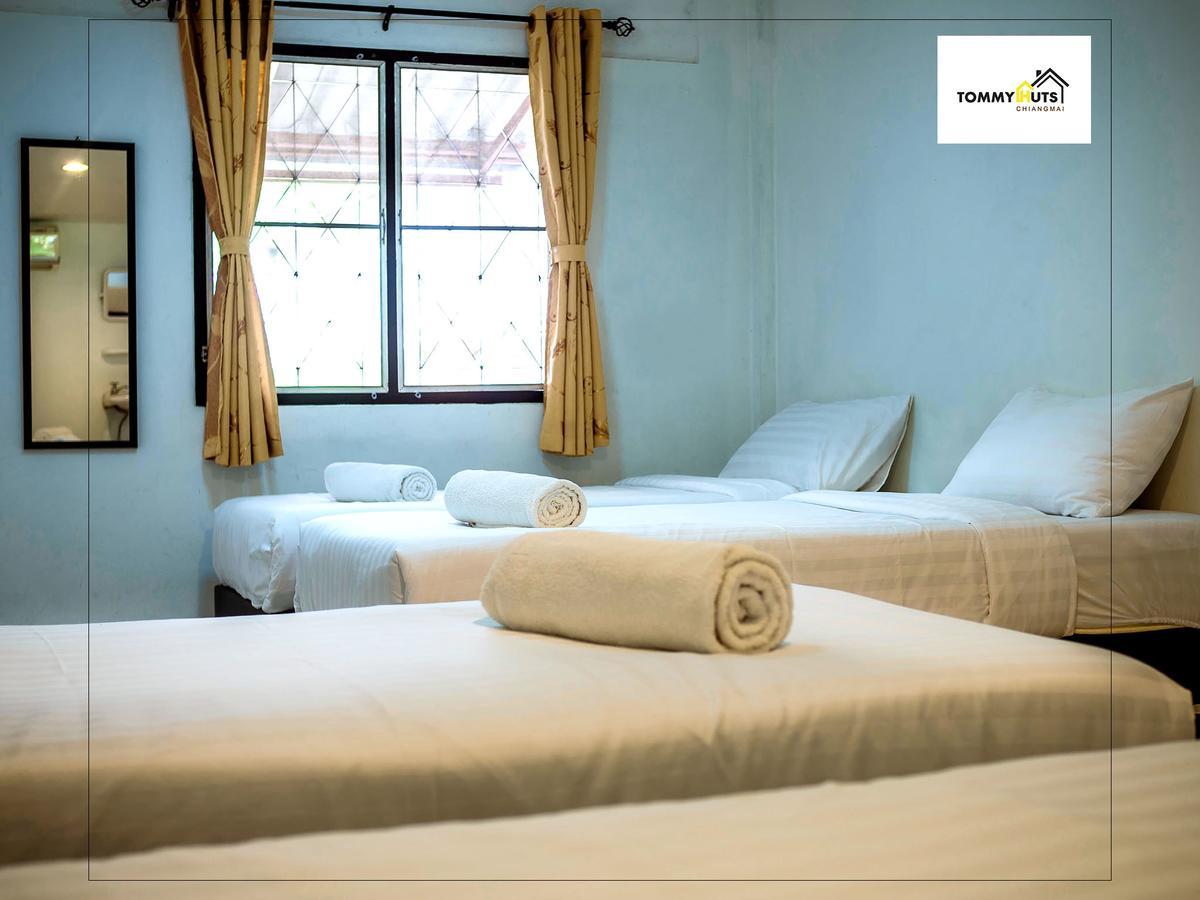 Hotel Tommy Huts Chiang Mai Esterno foto
