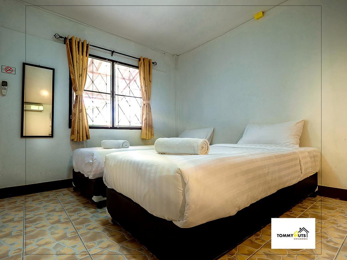 Hotel Tommy Huts Chiang Mai Esterno foto