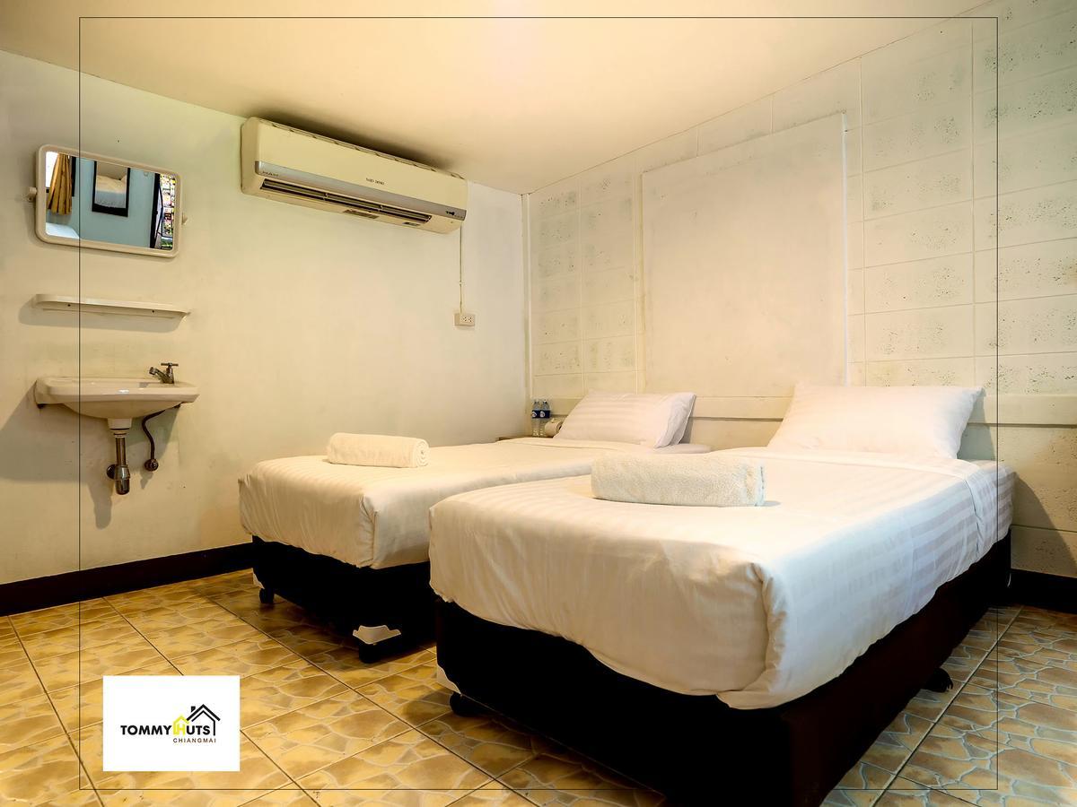 Hotel Tommy Huts Chiang Mai Esterno foto
