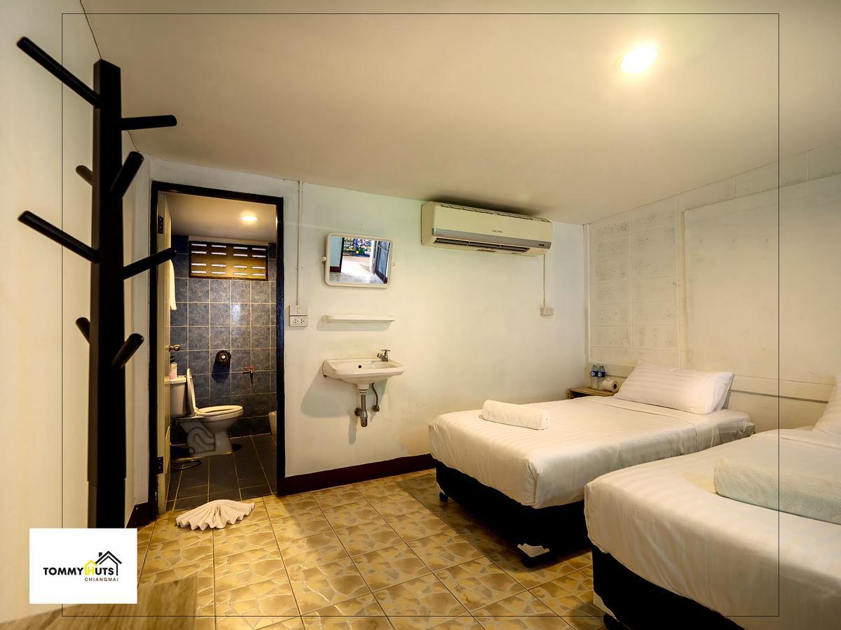 Hotel Tommy Huts Chiang Mai Esterno foto