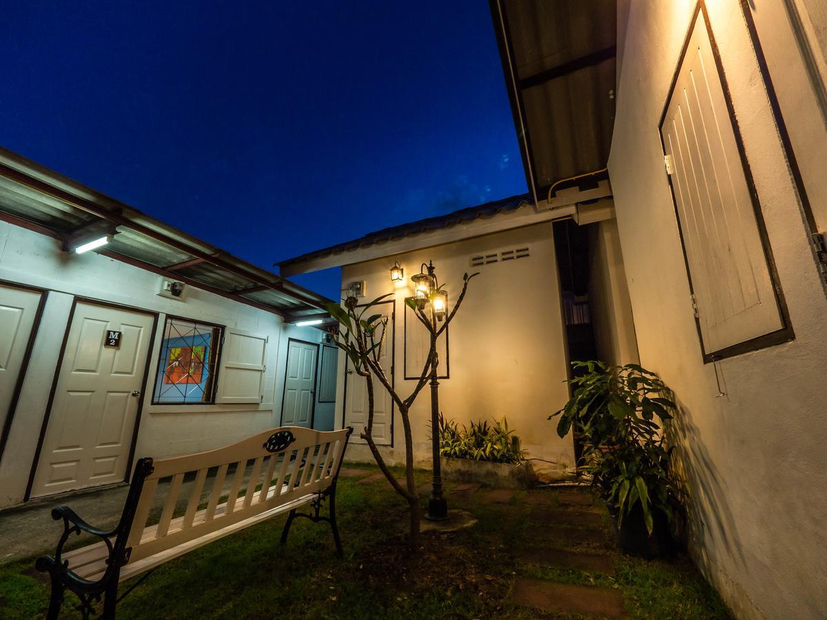 Hotel Tommy Huts Chiang Mai Esterno foto