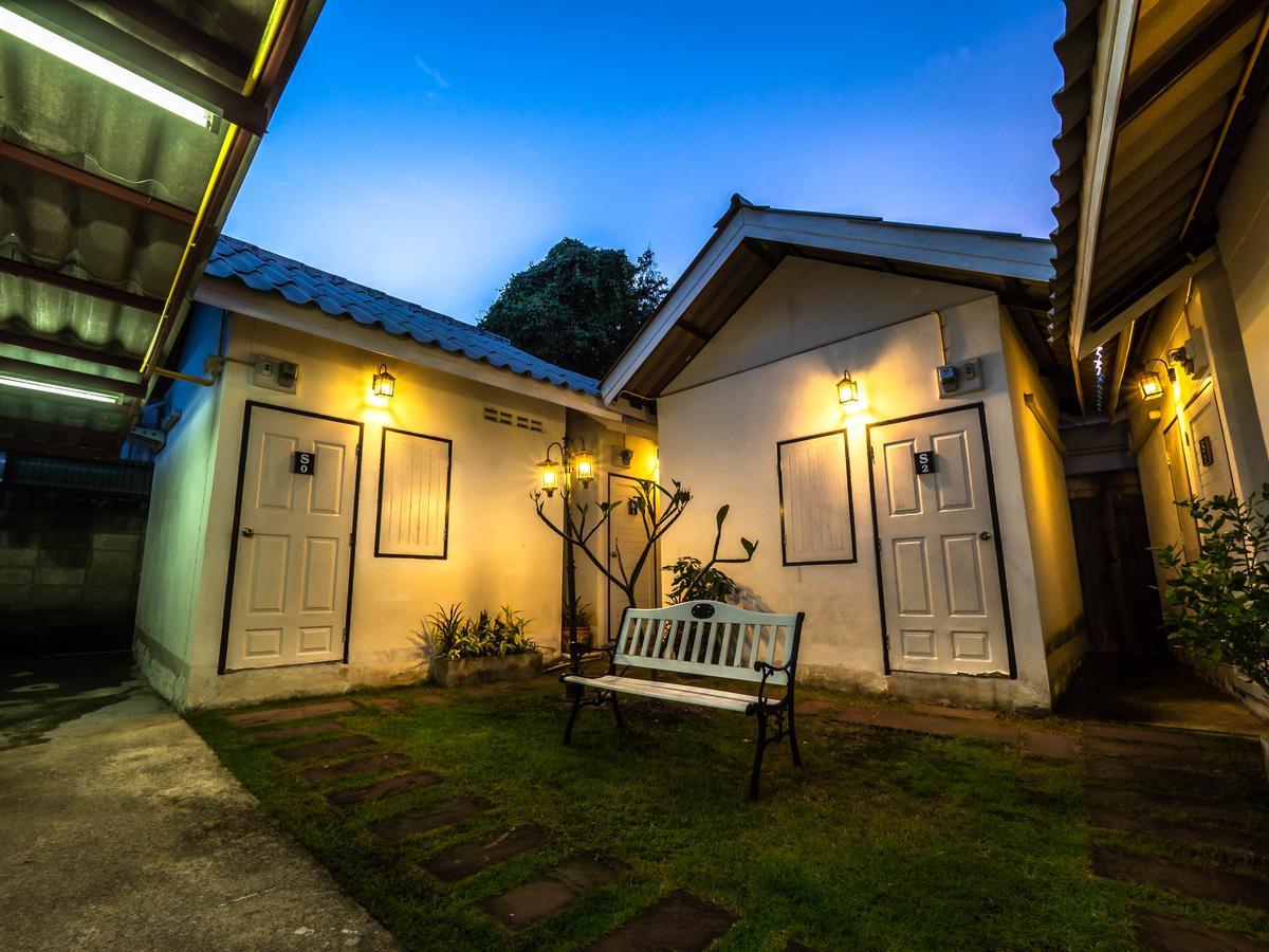 Hotel Tommy Huts Chiang Mai Esterno foto