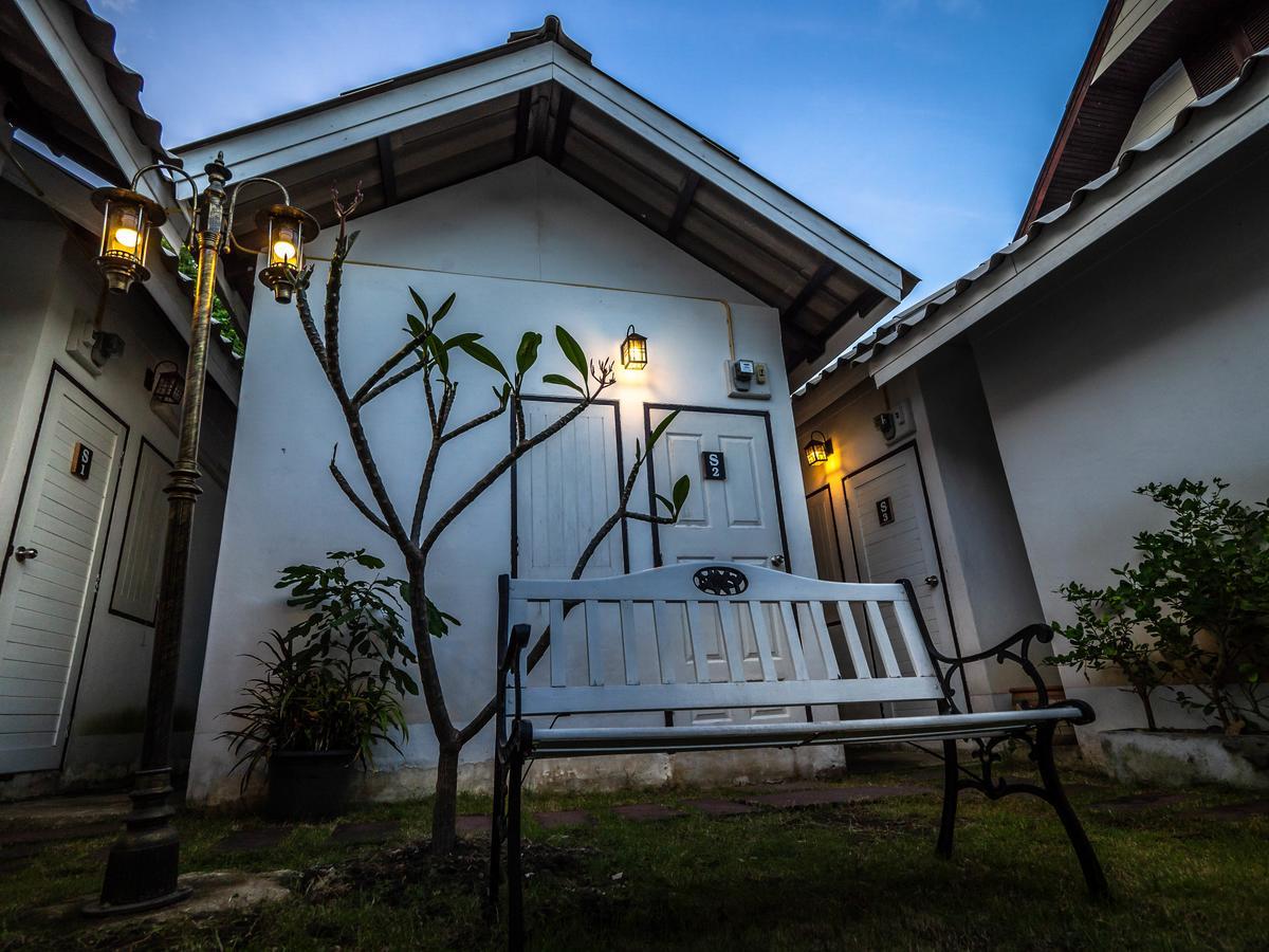 Hotel Tommy Huts Chiang Mai Esterno foto