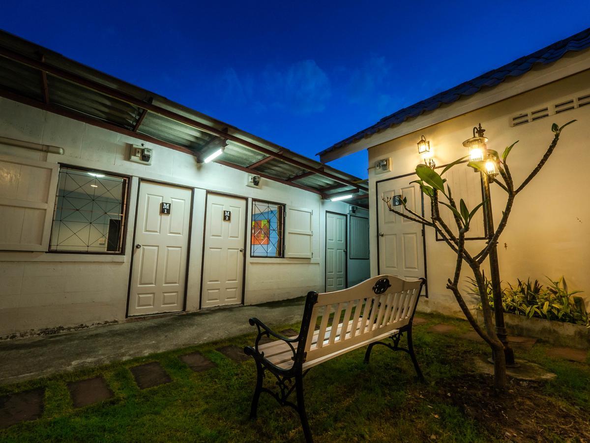 Hotel Tommy Huts Chiang Mai Esterno foto