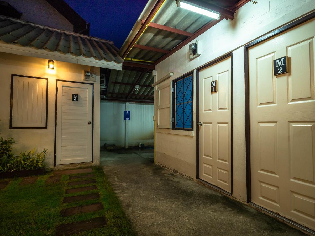 Hotel Tommy Huts Chiang Mai Esterno foto